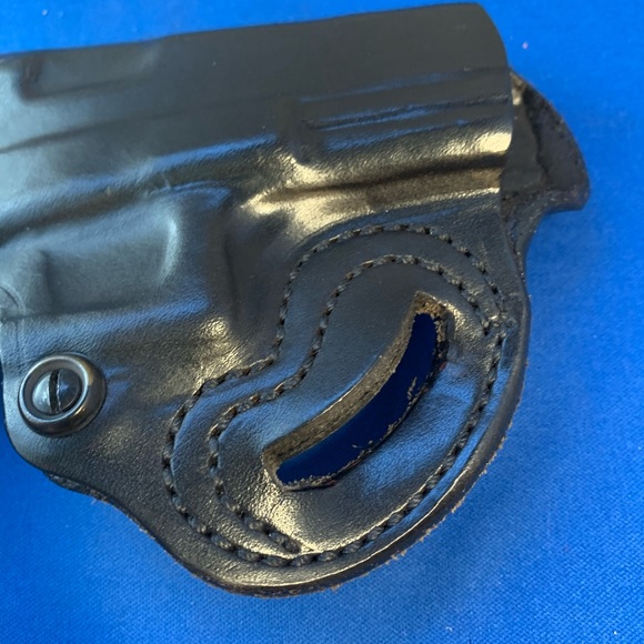 De Santis black leather holster 067 B2. - Picture 5 of 7